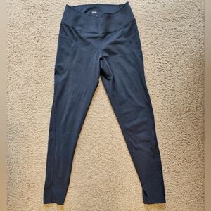 Uniqlo women's leggings with Pockets size Small gray color